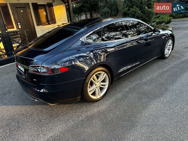 Лифтбек Tesla Model S 2014 в Киеве