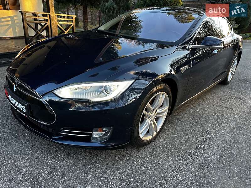 Лифтбек Tesla Model S 2014 в Киеве