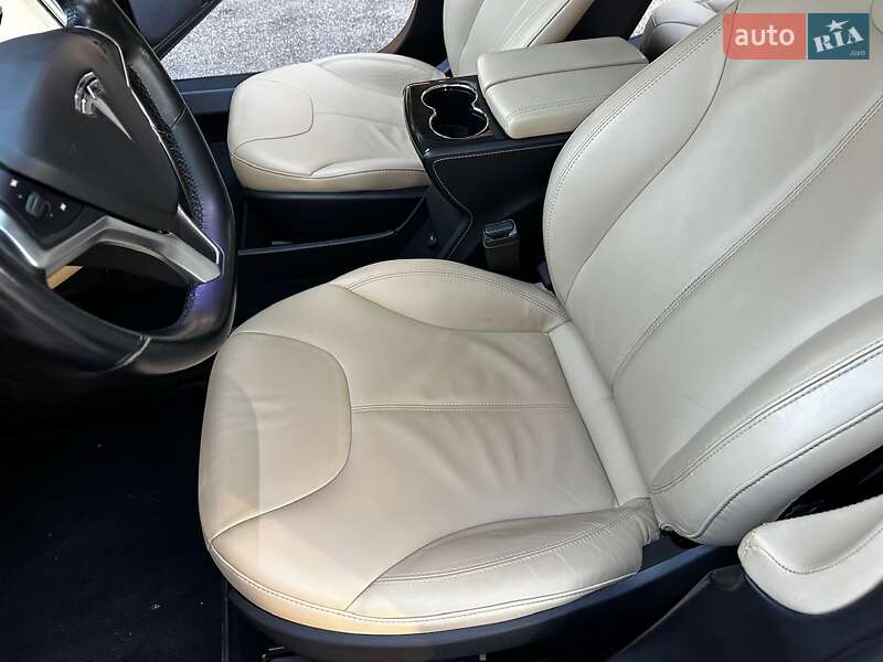 Лифтбек Tesla Model S 2014 в Киеве