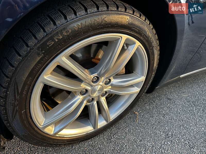 Лифтбек Tesla Model S 2014 в Киеве