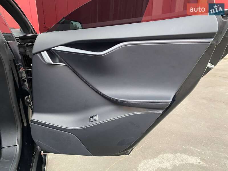 Лифтбек Tesla Model S 2018 в Киеве фото 30 Лифтбек Tesla Model S 2018 в Киеве