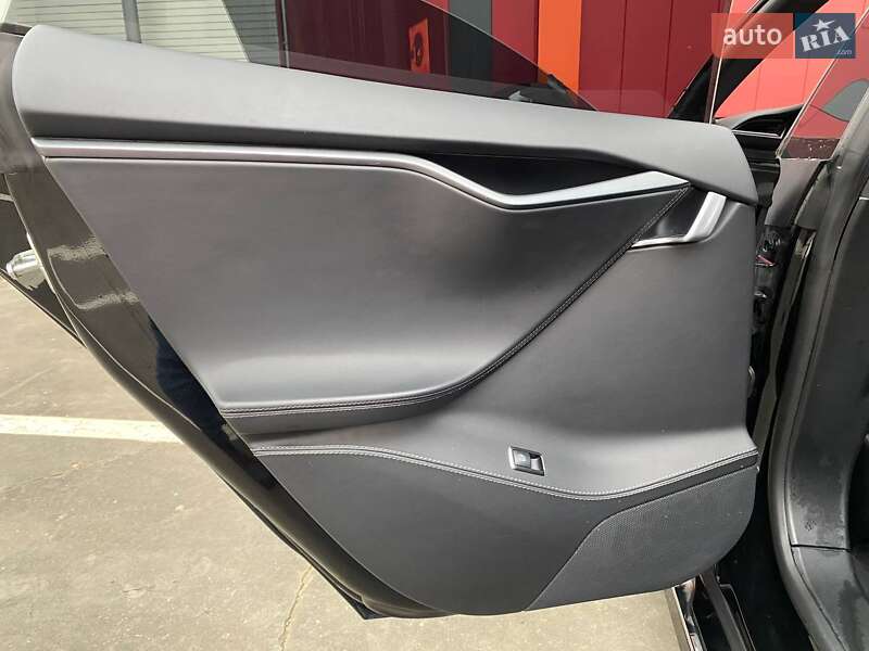 Лифтбек Tesla Model S 2018 в Киеве фото 32 Лифтбек Tesla Model S 2018 в Киеве