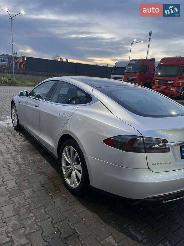 Ліфтбек Tesla Model S 2013 в Києві