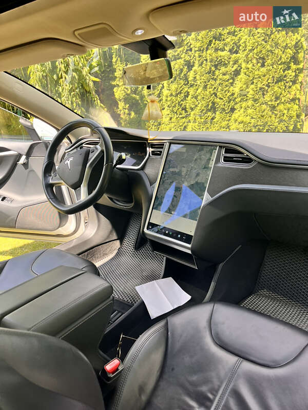 Ліфтбек Tesla Model S 2013 в Києві