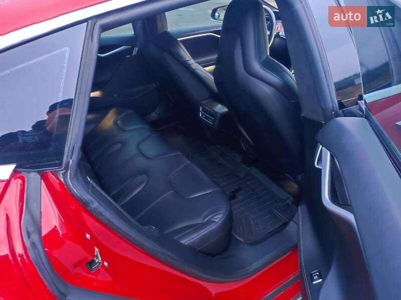 Ліфтбек Tesla Model S 2015 в Харкові
