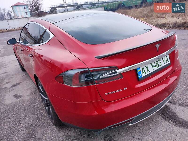 Ліфтбек Tesla Model S 2015 в Харкові