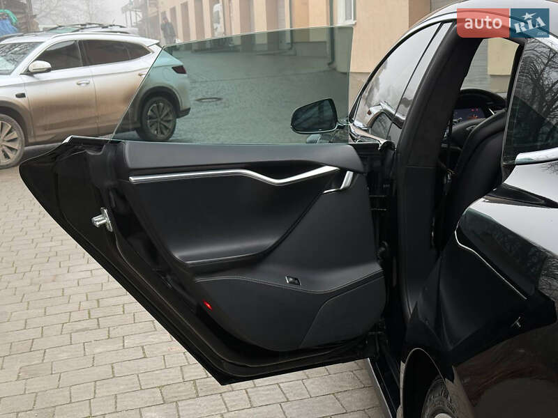 Лифтбек Tesla Model S 2015 в Тернополе фото 12 Лифтбек Tesla Model S 2015 в Тернополе