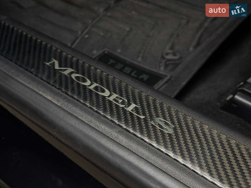 Лифтбек Tesla Model S 2015 в Тернополе фото 18 Лифтбек Tesla Model S 2015 в Тернополе