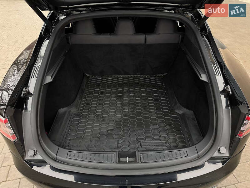 Лифтбек Tesla Model S 2015 в Тернополе фото 16 Лифтбек Tesla Model S 2015 в Тернополе
