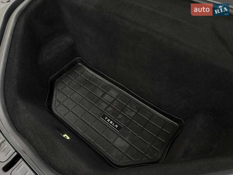 Лифтбек Tesla Model S 2015 в Тернополе фото 36 Лифтбек Tesla Model S 2015 в Тернополе