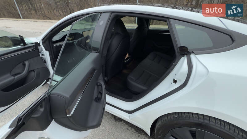 Лифтбек Tesla Model S 2021 в Днепре