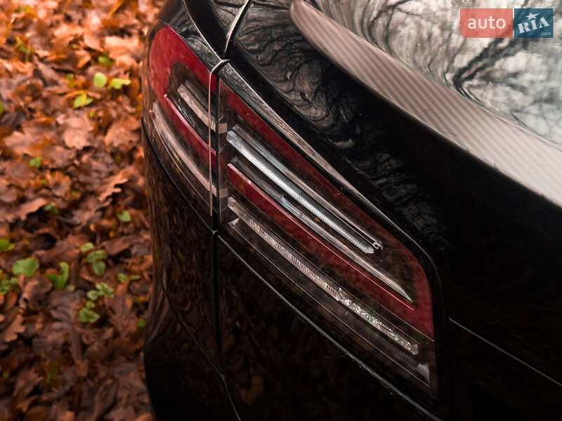 Ліфтбек Tesla Model S 2022 в Тернополі