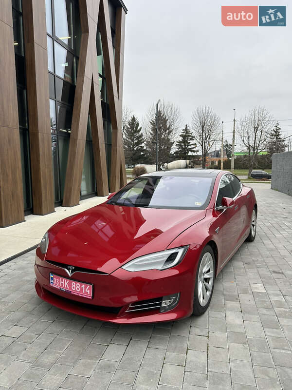 Лифтбек Tesla Model S 2016 в Луцке