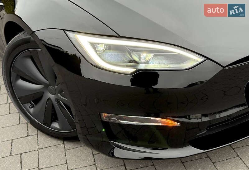 Ліфтбек Tesla Model S 2023 в Стрию