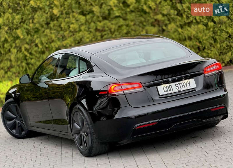 Ліфтбек Tesla Model S 2023 в Стрию