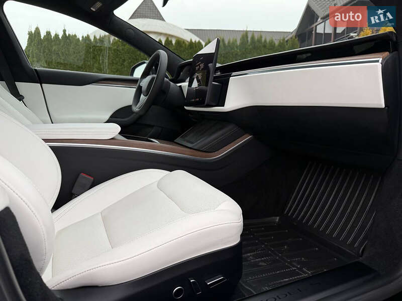 Ліфтбек Tesla Model S 2023 в Стрию