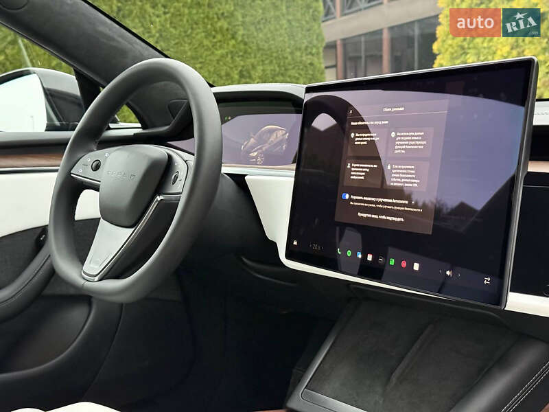 Ліфтбек Tesla Model S 2023 в Стрию