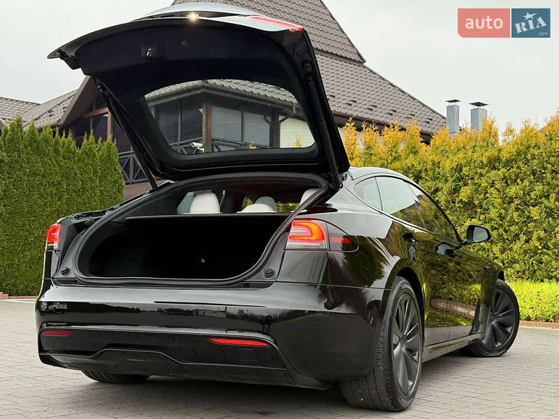 Ліфтбек Tesla Model S 2023 в Стрию