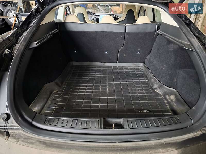 Ліфтбек Tesla Model S 2014 в Дубровиці фото 12 Ліфтбек Tesla Model S 2014 в Дубровиці