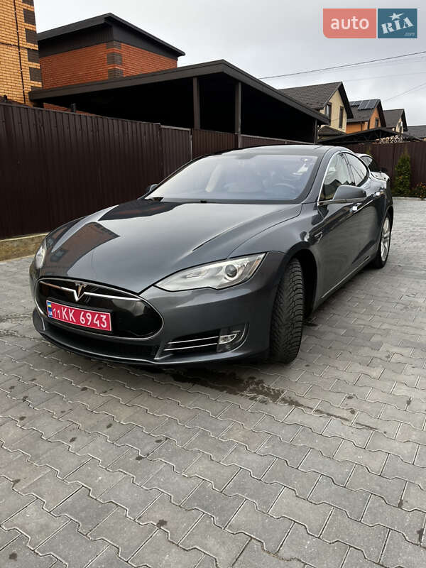 Лифтбек Tesla Model S 2014 в Виннице