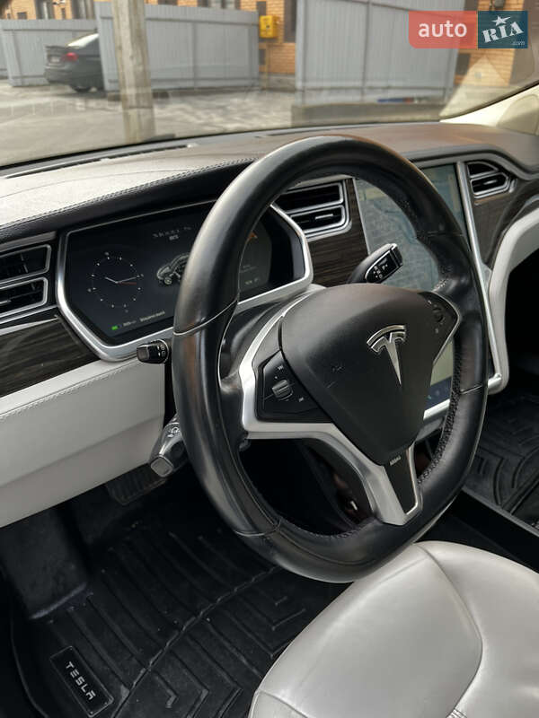 Лифтбек Tesla Model S 2014 в Виннице