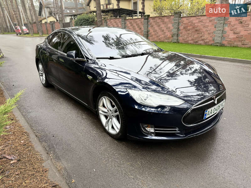 Лифтбек Tesla Model S 2013 в Киеве фото 4 Лифтбек Tesla Model S 2013 в Киеве