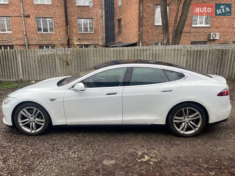 Лифтбек Tesla Model S 2013 в Харькове фото 3 Лифтбек Tesla Model S 2013 в Харькове