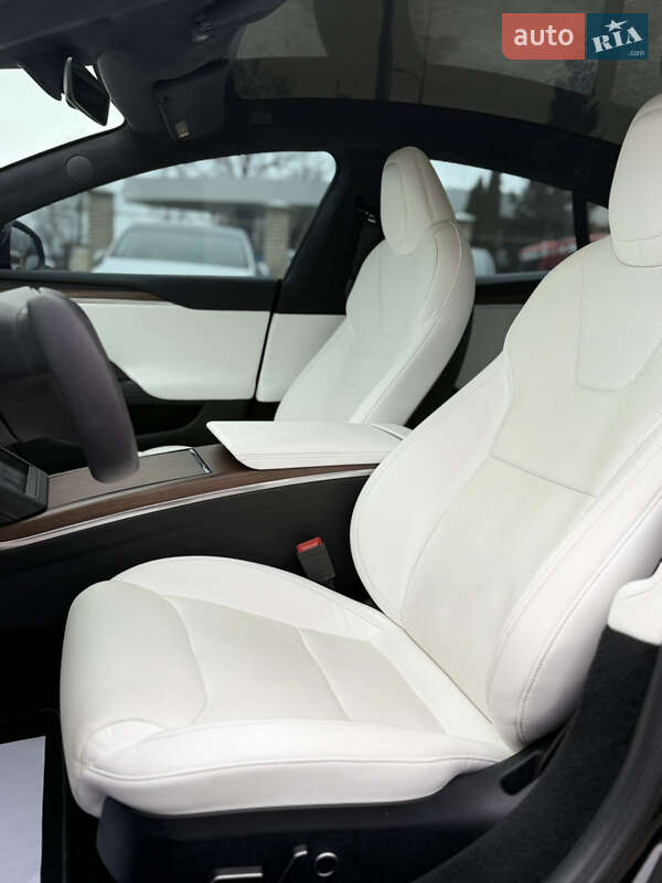 Лифтбек Tesla Model S 2021 в Виннице