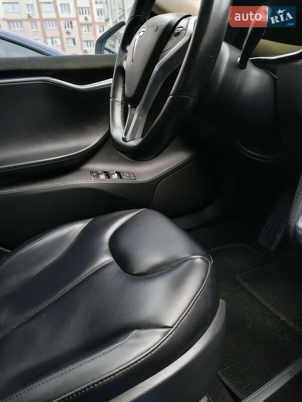 Лифтбек Tesla Model S 2014 в Киеве