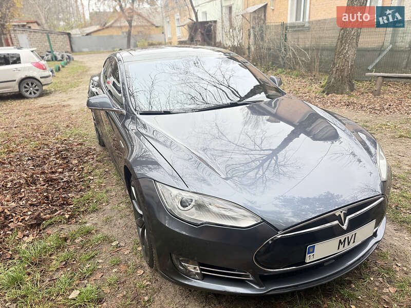Лифтбек Tesla Model S 2014 в Киеве фото 18 Лифтбек Tesla Model S 2014 в Киеве