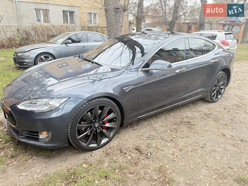 Лифтбек Tesla Model S 2014 в Киеве фото 31 Лифтбек Tesla Model S 2014 в Киеве