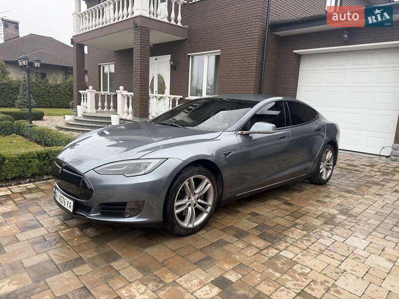 Tesla Model S 2013