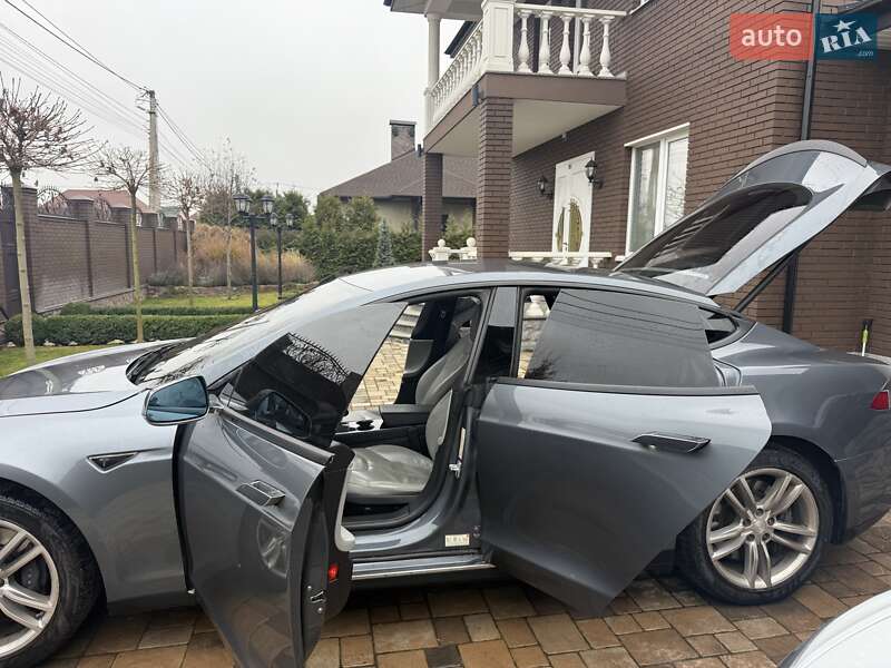 Лифтбек Tesla Model S 2013 в Киеве