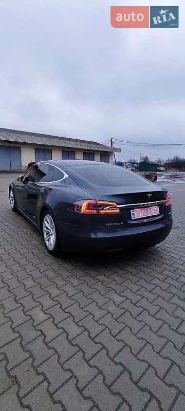 Лифтбек Tesla Model S 2016 в Сарнах