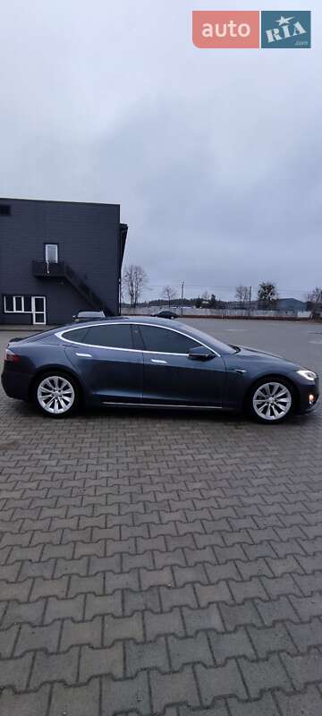 Лифтбек Tesla Model S 2016 в Сарнах