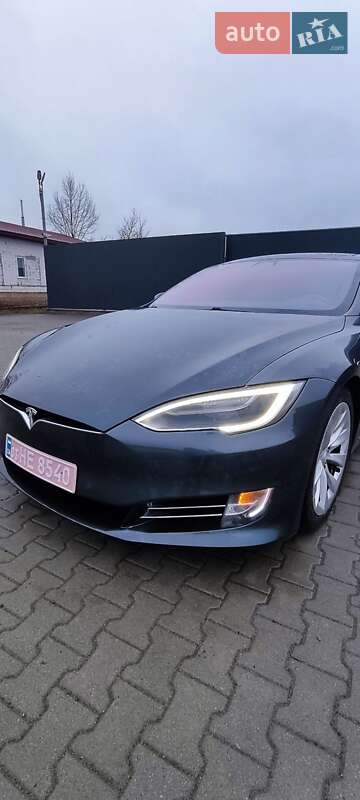 Лифтбек Tesla Model S 2016 в Сарнах