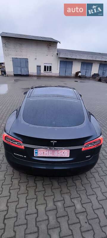 Лифтбек Tesla Model S 2016 в Сарнах
