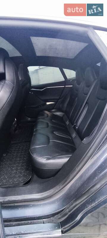 Лифтбек Tesla Model S 2016 в Сарнах