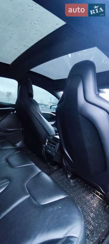 Лифтбек Tesla Model S 2016 в Сарнах