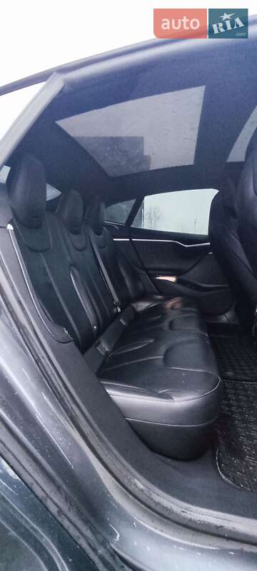 Лифтбек Tesla Model S 2016 в Сарнах