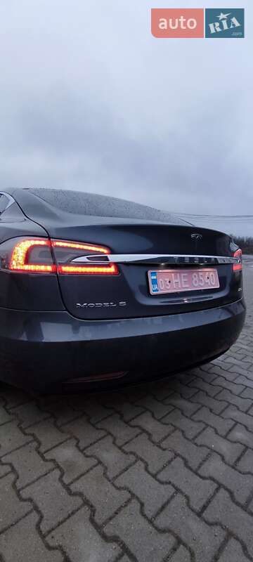 Лифтбек Tesla Model S 2016 в Сарнах