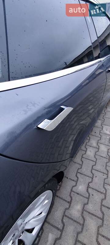 Лифтбек Tesla Model S 2016 в Сарнах