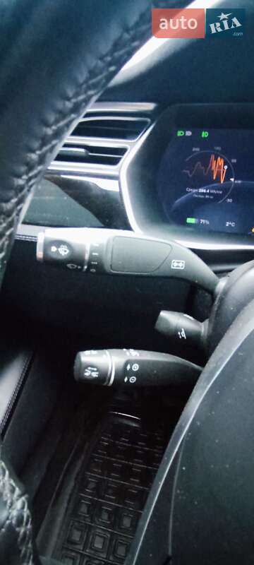 Лифтбек Tesla Model S 2016 в Сарнах