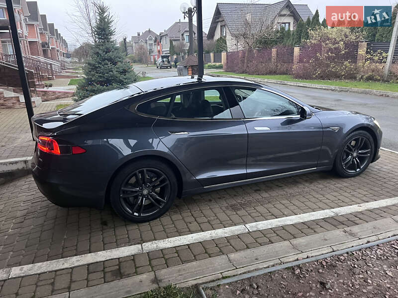 Лифтбек Tesla Model S 2016 в Киеве фото 3 Лифтбек Tesla Model S 2016 в Киеве