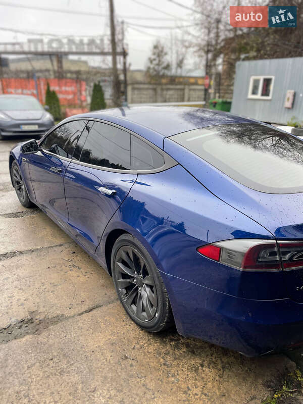 Лифтбек Tesla Model S 2016 в Львове