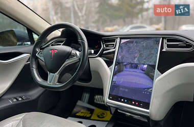 Лифтбек Tesla Model S 2016 в Львове
