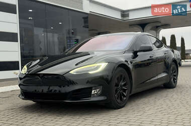 Лифтбек Tesla Model S 2019 в Новояворовске