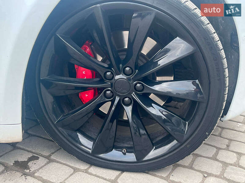 Лифтбек Tesla Model S 2015 в Львове фото 5 Лифтбек Tesla Model S 2015 в Львове