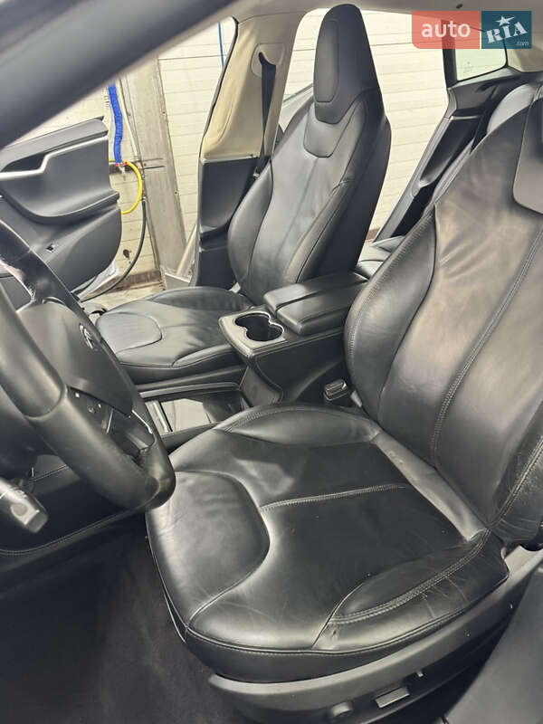 Ліфтбек Tesla Model S 2014 в Луцьку фото 25 Ліфтбек Tesla Model S 2014 в Луцьку