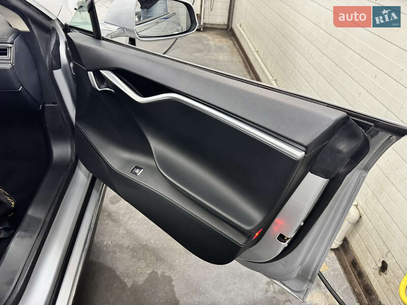 Ліфтбек Tesla Model S 2014 в Луцьку фото 29 Ліфтбек Tesla Model S 2014 в Луцьку